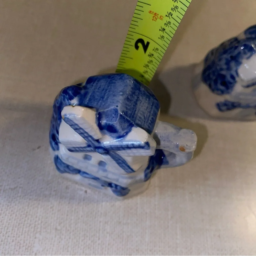 Vintage Windmill Salt And Pepper Shakers Japan White with Blue‎